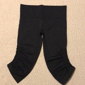 Lululemon black the flow cinched crop